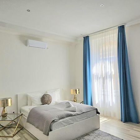 Designer Downtown Gem Lägenhet Budapest Exteriör bild