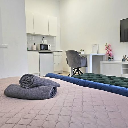 Designer Downtown Gem Lägenhet Budapest Exteriör bild