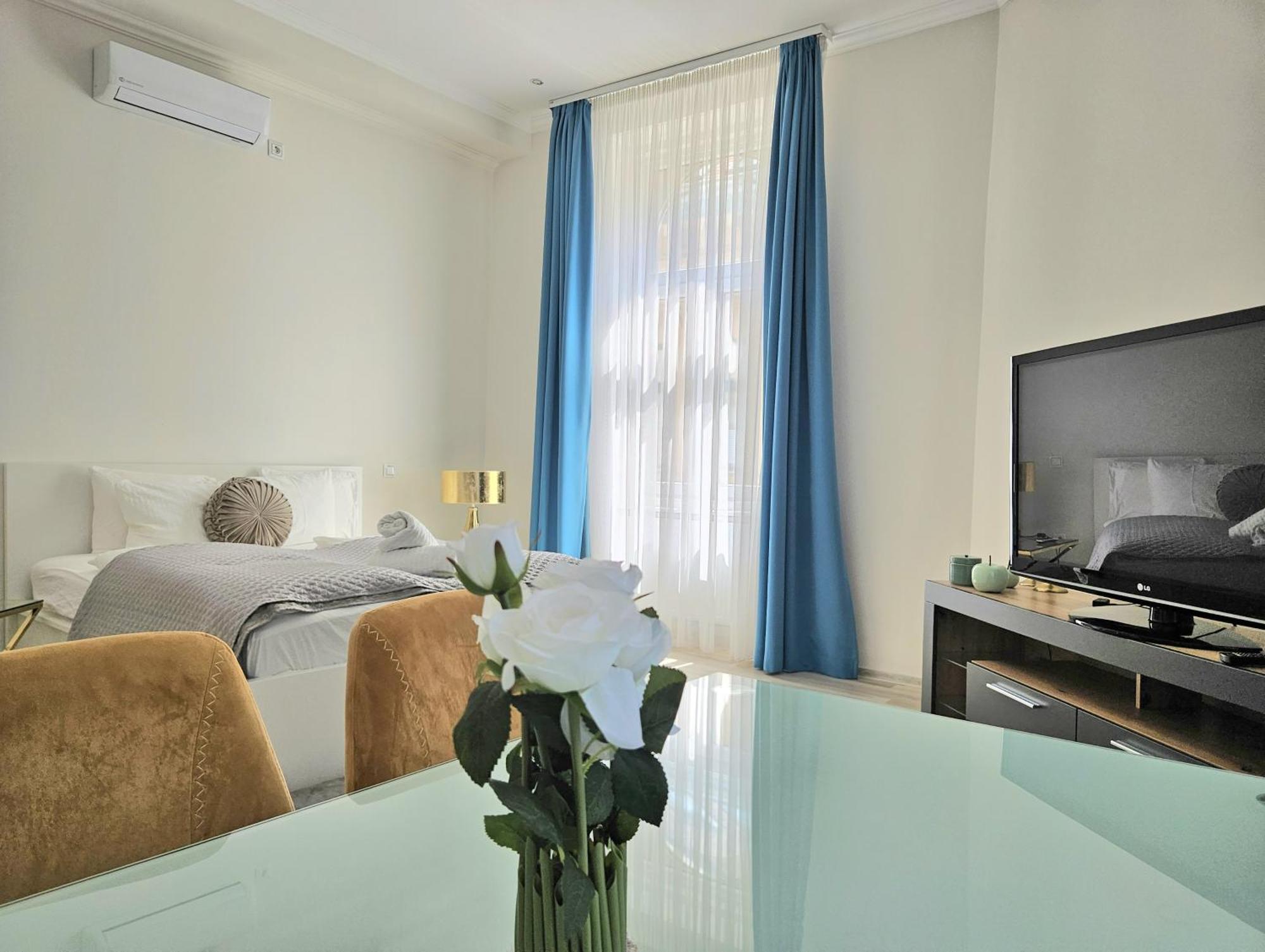 Designer Downtown Gem Lägenhet Budapest Exteriör bild