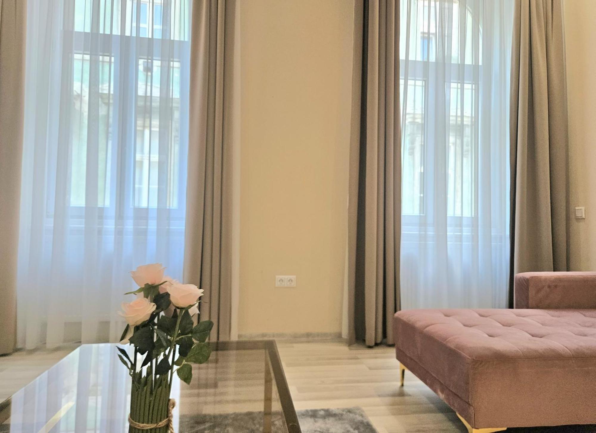 Designer Downtown Gem Lägenhet Budapest Exteriör bild