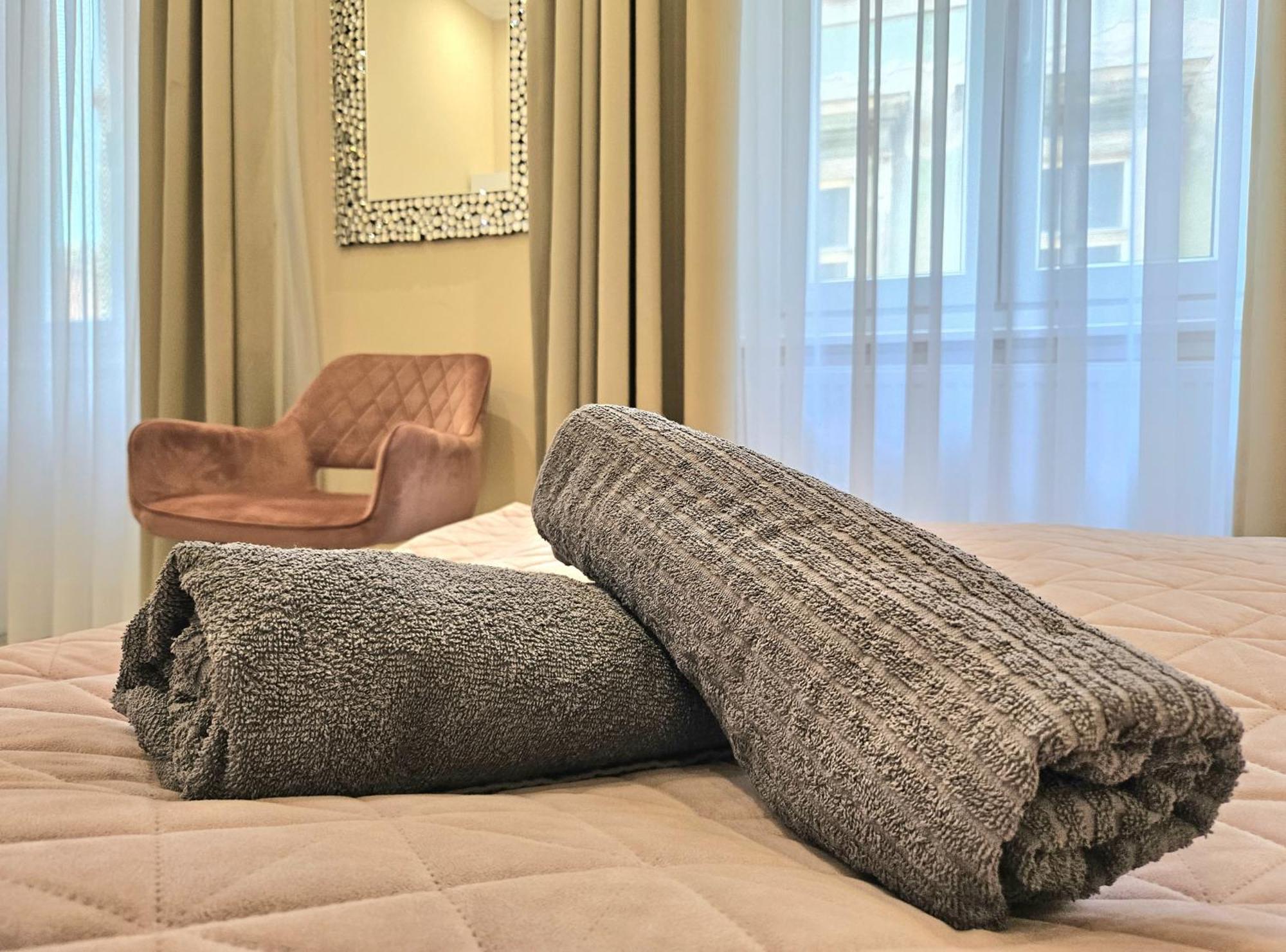 Designer Downtown Gem Lägenhet Budapest Exteriör bild