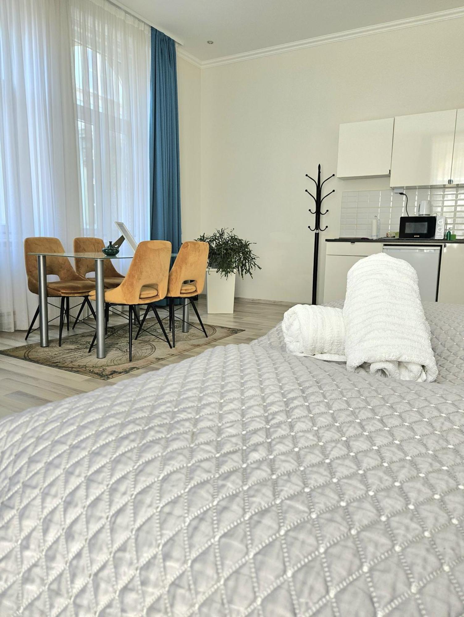 Designer Downtown Gem Lägenhet Budapest Exteriör bild