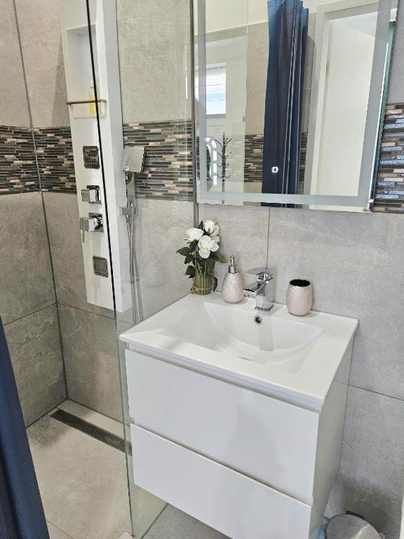 Designer Downtown Gem Lägenhet Budapest Exteriör bild